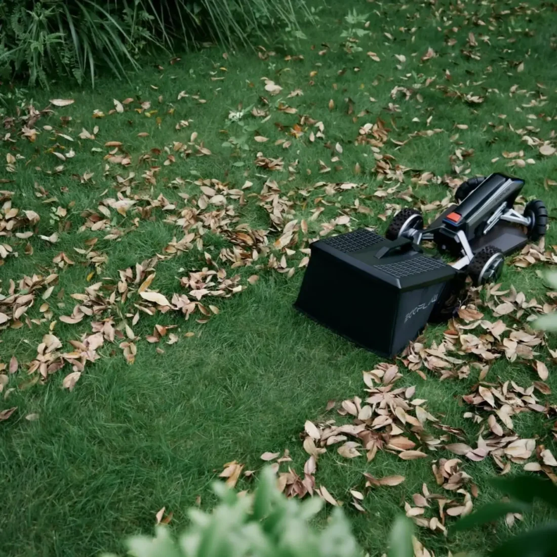 EcoFlow BLADE Robotic Lawn Sweeping Mower + Lawn Sweeper Kit